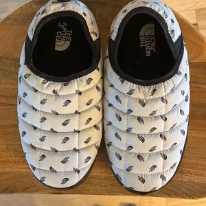 North face Traction Mules- women’s size 9